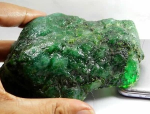 2400.00 CT. Natural Translucent Green Colombian Emerald Rough Loose Gemstone  - Picture 1 of 4
