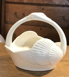 Beautiful Lenox Ivory Interlocking Swan Basket - Picture 1 of 5
