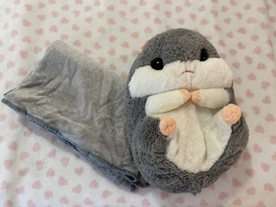 Almohada de peluche para muñeca hámster con manta, almacenamiento trasero Foto 1 de 4