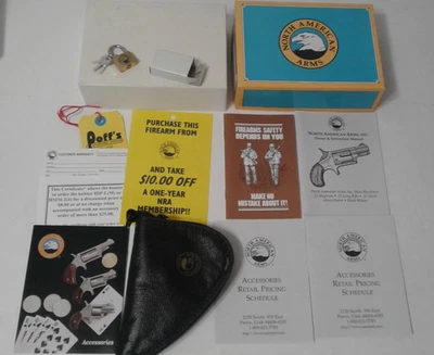 Caja North American Arms .22 LR, manual del propietario, instrucciones y bloqueo con llaves Foto 1 de 4