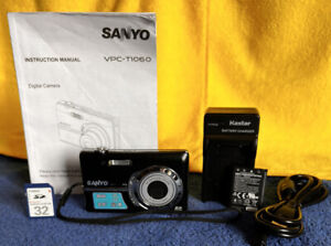 SANYO VPC-T1060 4x Zoom Digital Camera - Black - Bundle -