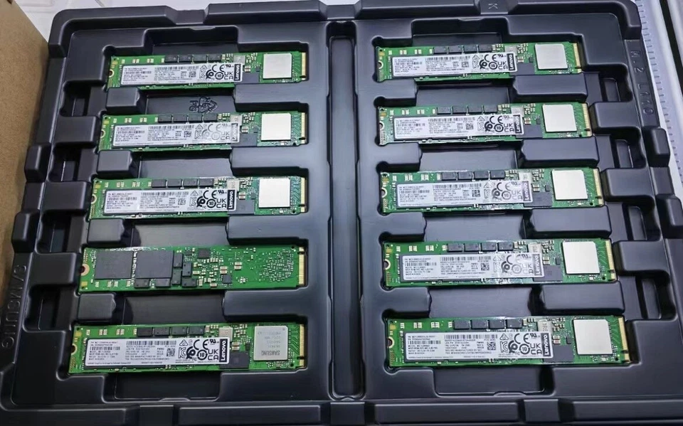 Samsung PM983 960GB SSD Lenovo version M.2 PCIE NVMe M.2 22110 Enterprise - Image 1 of 3