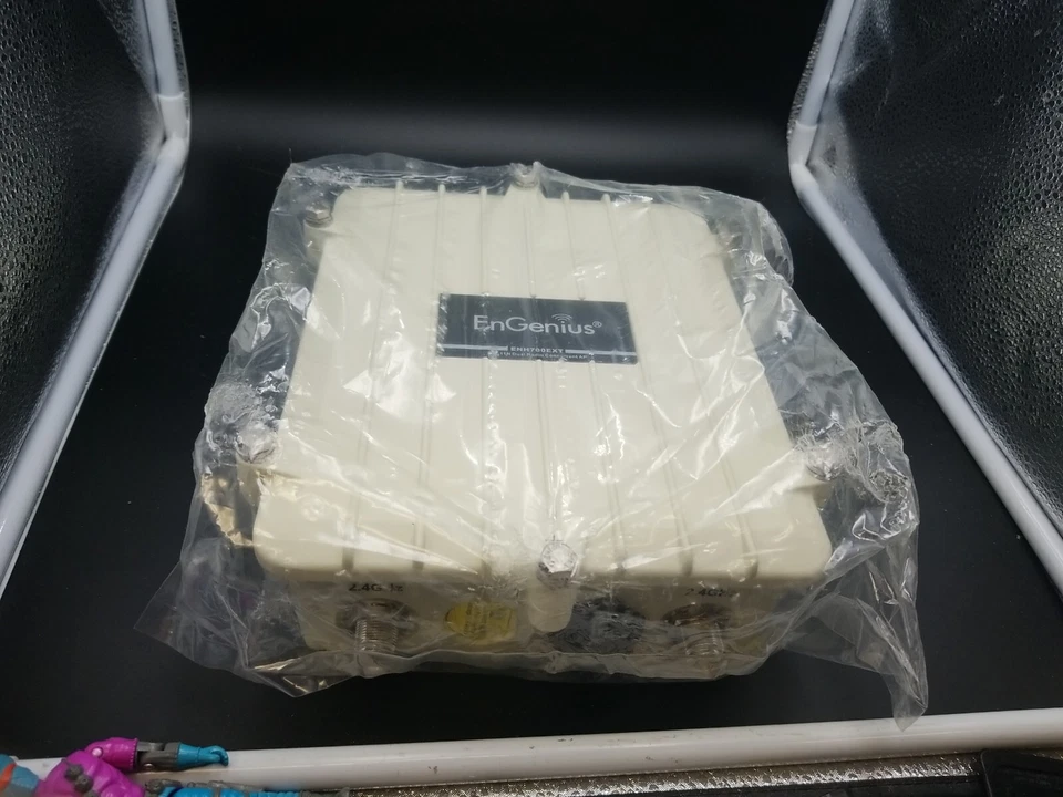 EnGenius  ENH700EXT Long Range Dual Band Outdoor Access Point 802.11n - Image 1 of 4