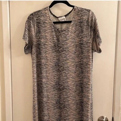 Vestido Camiseta Chesley Maxi Animal Estampado Cebra Foto 1 de 4