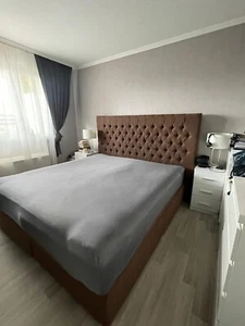 Boxspringbett 180x200 cm mit gepolstertem Kopfteil- Braun- Staaken, Berlin - Bild 1 von 3