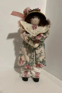 12 x 5 " Vintage Holzpuppe mit Blumen aus den 80er Jahren - Bild 1 von 5