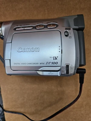 Canon ZR-100 Video Camera Mini DV with box, no charger. - Image 1 of 4