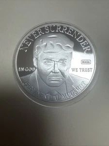 Donald Trump 2024 "NEVER SURRENDER" Münze - Silber...Golfball Marker - Bild 1 von 5