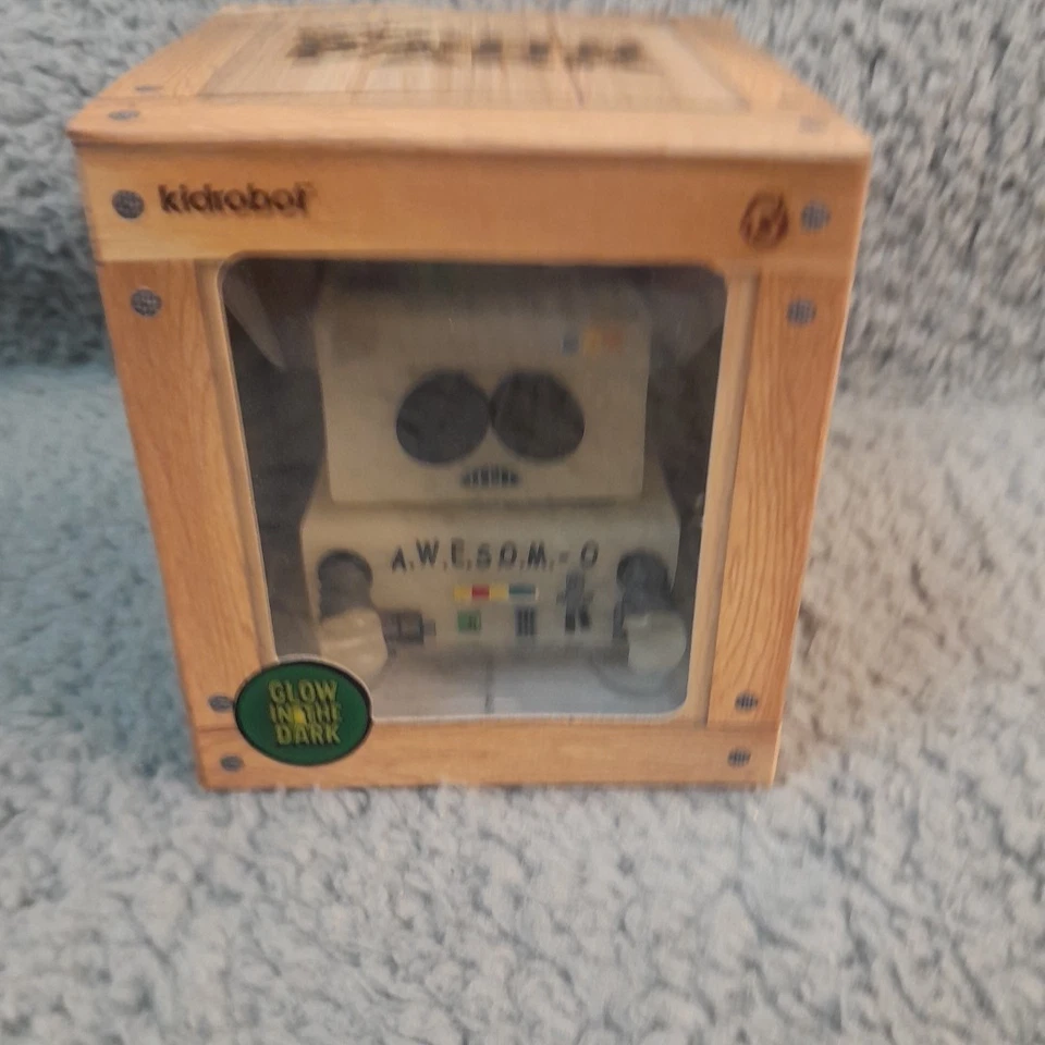 Kidrobot South Park AWESOM-O 3" Figure, Glow In The Dark  NIB - Image 1 of 4