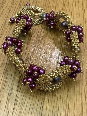 Pulsera circular con perlas con cuentas de semillas de oro Foto 1 de 4