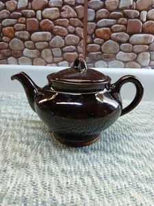 VINTAGE ROYAL CANADIAN ART POTTERY DRIPLESS TEAPOT ( Small Chip) - Picture 1 of 17