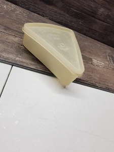 Vintage Tupperware Pie Slice Keeper #269 Shear Color - Picture 1 of 3
