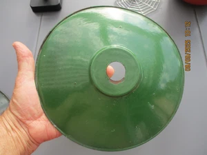 Ancien Abat Jour de Lampe de Cour Lustre Populaire en Tôle émaillée Verte - Picture 1 of 7