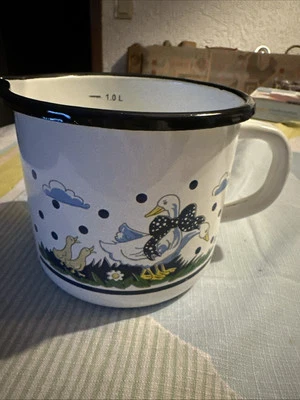 Milchtopf Emaille Landhaus Topf Ausgießer Schnabeltopf 1 L Gänse Enten Induktion - Bild 1 von 4