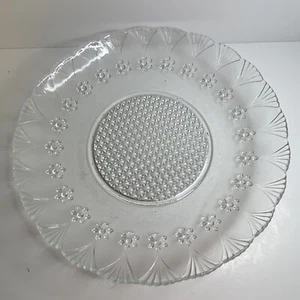 Große niedrige Pressglasschale mit Rosettenfächer gestippt und geschliffenem Diamantsockel - Bild 1 von 15