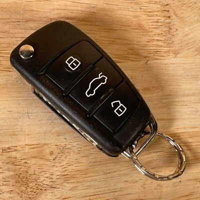 Llavero de coche con entrada sin llave negro para Audi Q7 2007-2015 - solo piezas Foto 1 de 4