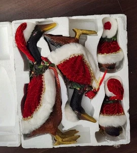 Grandeur Noel Holiday Duck Family Set Decorazione Natalizia 2002 Edizione da Collezione - Foto 1 di 9