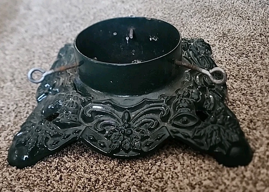 "Soporte de árbol de Navidad verde ornamentado cuadrado esmaltado de hierro fundido vintage 14x14""" Foto 1 de 4