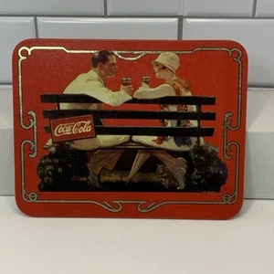 Remache coleccionable nostálgico de Coca Cola 8,25 pulgadas por 6,5 pulgadas decoración de pared - Imagen 1 de 2