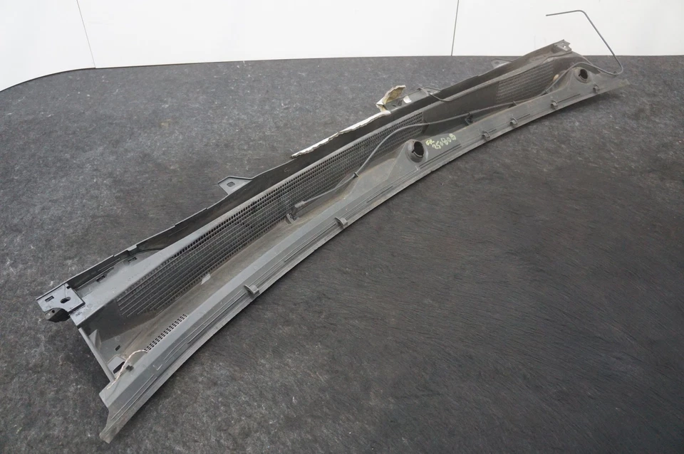 Front Wiper Cowl Air Vent Grille Trim 23436252 Chevrolet Silverado 3500 2015-19 - Image 1 of 4