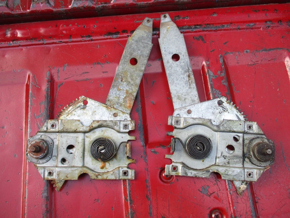 1964 1965 64 65 GTO Chevelle Cutlass Skylark Hardtop Quarter Window Regulators - Image 1 of 1