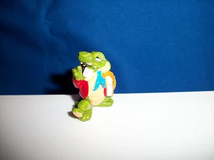 CARTOON CROCODILE Miniature Figurine STUDENT BMOC Kinder Surprise CROCO SCHOOL - Picture 1 of 4