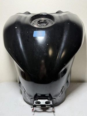 2006-2007 06-07 YAMAHA R6 GAS TANK FUEL NO RUST - Image 1 of 4