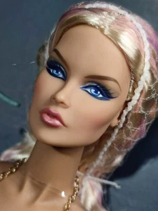 Violaine Perrin Sirene Nu Fantasy Nu Face Fashion Royalty Gifset NRFB - Foto 1 di 24