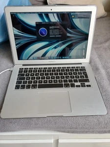 Apple MacBook Air 13 Zoll 2015, Silber - Bild 1 von 4