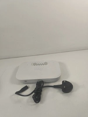 Sky Q Wireless WIFI Booster WiFi Extender White Model EE120 With Lead - Image 1 of 4