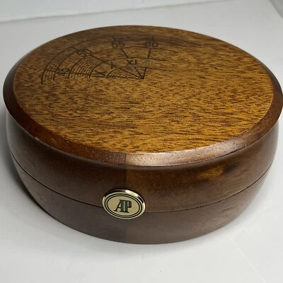 Caja de reloj Millenary de madera marrón de Audemars Piguet con interior verde Foto 1 de 4