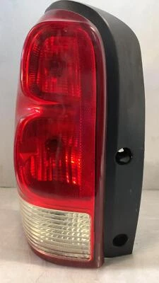 Chevrolet Uplander 2005-2009 montaje de luz trasera LH usado OEM 15787131 Foto 1 de 4