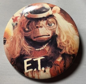 E.T. Die außerirdische DRAG QUEEN 1982 PIN Pinback ET Abzeichen Knopf SPIELBERG - Bild 1 von 2