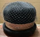 Vintage lata 1950 "Zephyr" Damska czarna wełniana/filcowa czapka z kaskiem z welonem i jedwabną wstążką