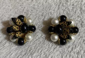 Vintage Art Deco Black And White Cluster Faux Pearl Angled! Unsigned SEE PHOTOS! - Picture 1 of 8