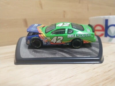 Chevy Team Hot Wheels 1/64 NASCAR diecast #42 Bell South Kenny Irwin 2000 Foto 1 de 4