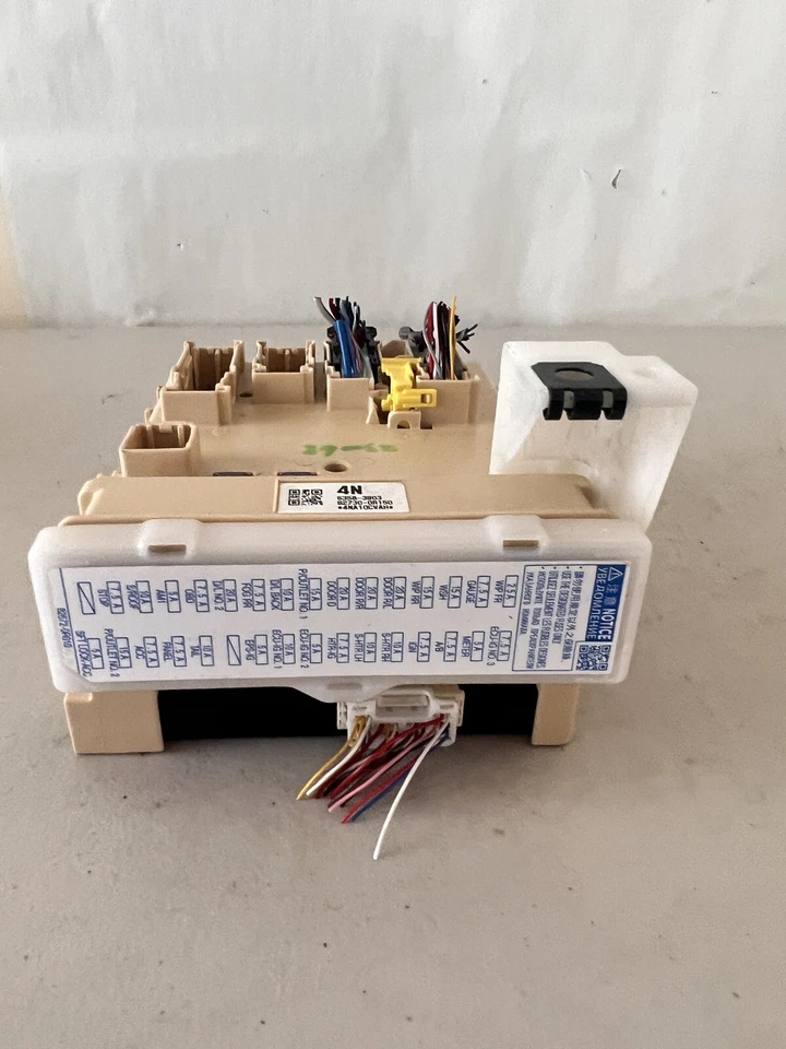 2015 Toyota Rav4 Multiplex Network Body Control Module BCM 892210R072 - Изображение 1 из 4