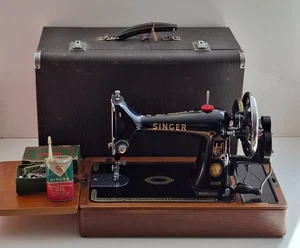 Vintage 1956 SINGER 99K Handkurbel Nähmaschine & Tragetasche - Bild 1 von 18