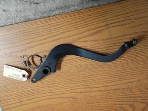 Pedal de freno trasero con resortes OEM 2023 Kawasaki KLR650 - Imagen 1 de 12