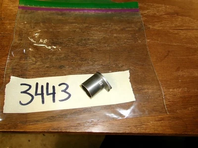 Colt 1911 Gov't modelo 45 ACP buje de barril, un imán se adhiere a él Foto 1 de 4