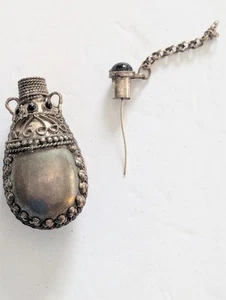 Vintage in NC - Old Silver plated Perfume / Snuff Pendant Missing 1 Stone L@@k - Picture 1 of 9
