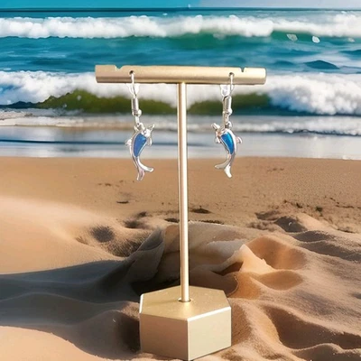 Pendientes Periwinkle By Barlow tono plata y delfín azul Foto 1 de 4