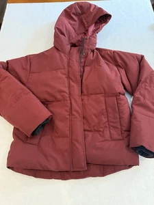 EVERLANE RENEW SHORT MAROON PUFFER JACKET SZ S - Foto 1 di 4