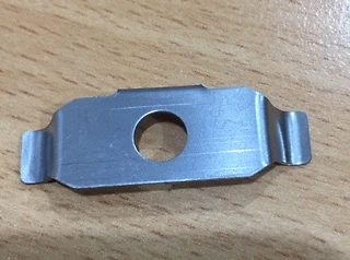 Clip de resorte anti sonajero de repuesto para discos de freno Brembo AP Racing etc. x 1 de - Imagen 1 de 3