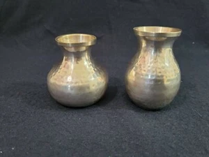 Jarrones vintage de latón liso martillado de la India - Imagen 1 de 9