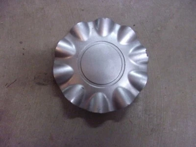 Tapa central Chrysler Sebring 1997 1998 1999 2000 # MR223797  Foto 1 de 3