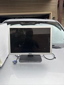 Dell UltraSharp 1909wb  LCD display TFT 19 in  widescreen 1440 x 900 with stand - Picture 1 of 3