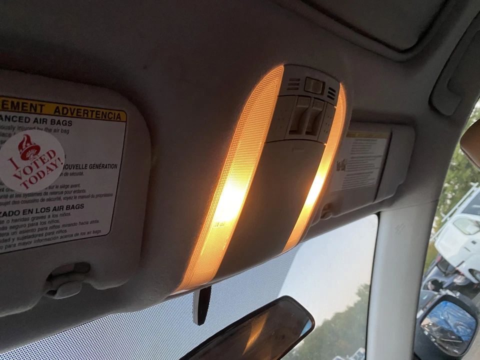 Used Front Upper Center Console fits: 2009 Toyota Matrix roof sunroof w/o Blueto Foto 1 de 4