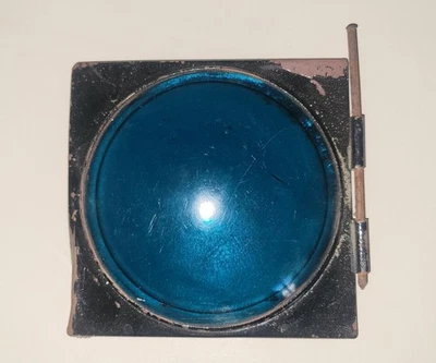 绿色镜头和钢侧面板来自 E & J 尾灯型号 T 福特 c. 1913 — 第 1/2 张图片