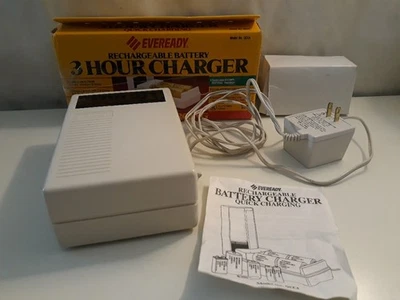 Vtg Eveready 3 Hour Rechargeable Battery Charger Model No. QCC4 1991 - Image 1 of 4